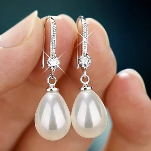 White Water Drop Imitation Pearl Shape Earrings Dangle - Picture 4 of 8